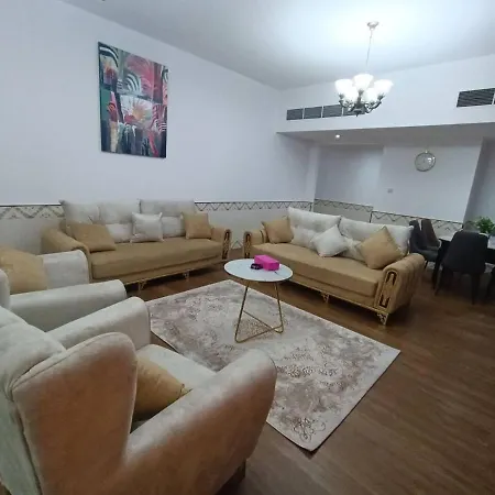 شقة كبيرة وفخمة Large And Luxury Two Bedroom Аджман Екстер'єр фото