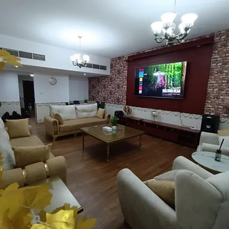 شقة كبيرة وفخمة Large And Luxury Two Bedroom Аджман Екстер'єр фото