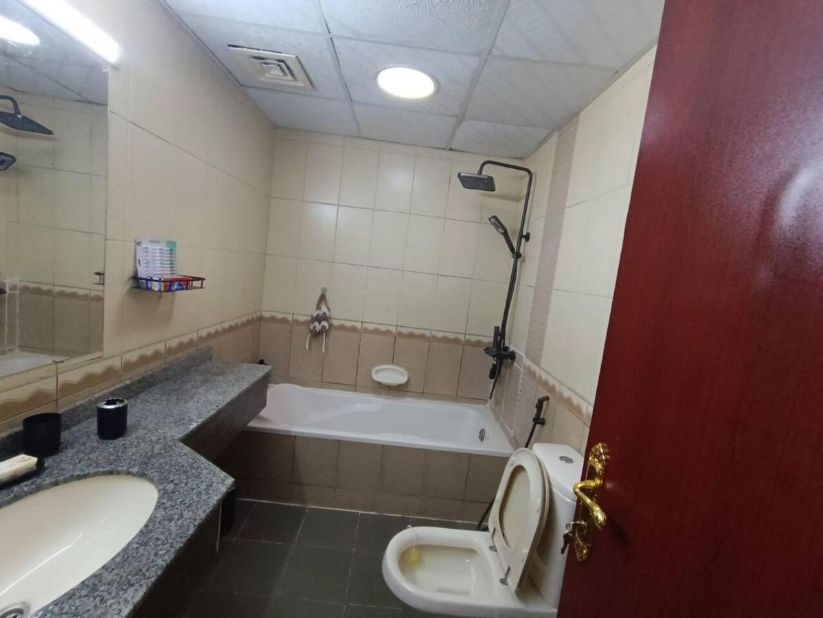 كبيرة وفخمة Large And Luxury Two Bedroom Apartment *