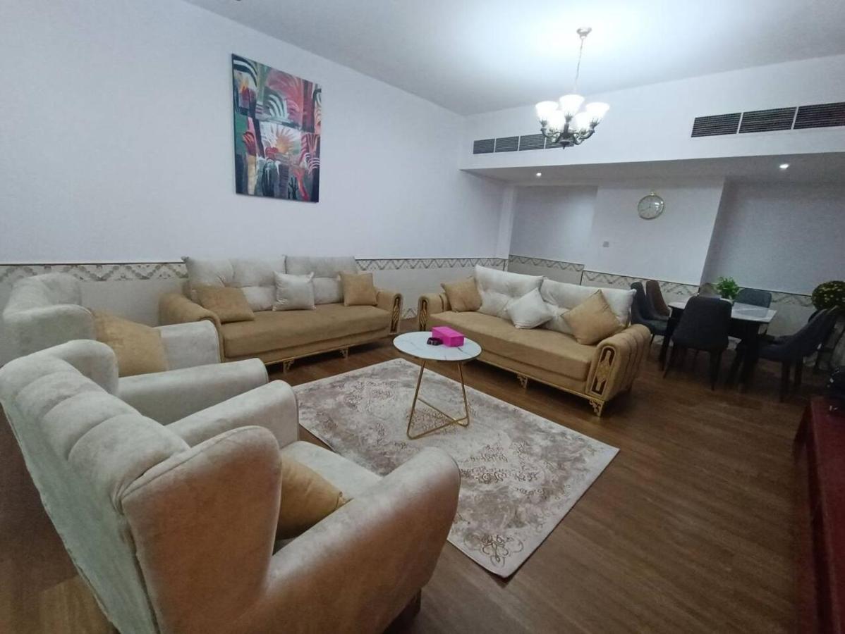 كبيرة وفخمة Large And Luxury Two Bedroom Apartment