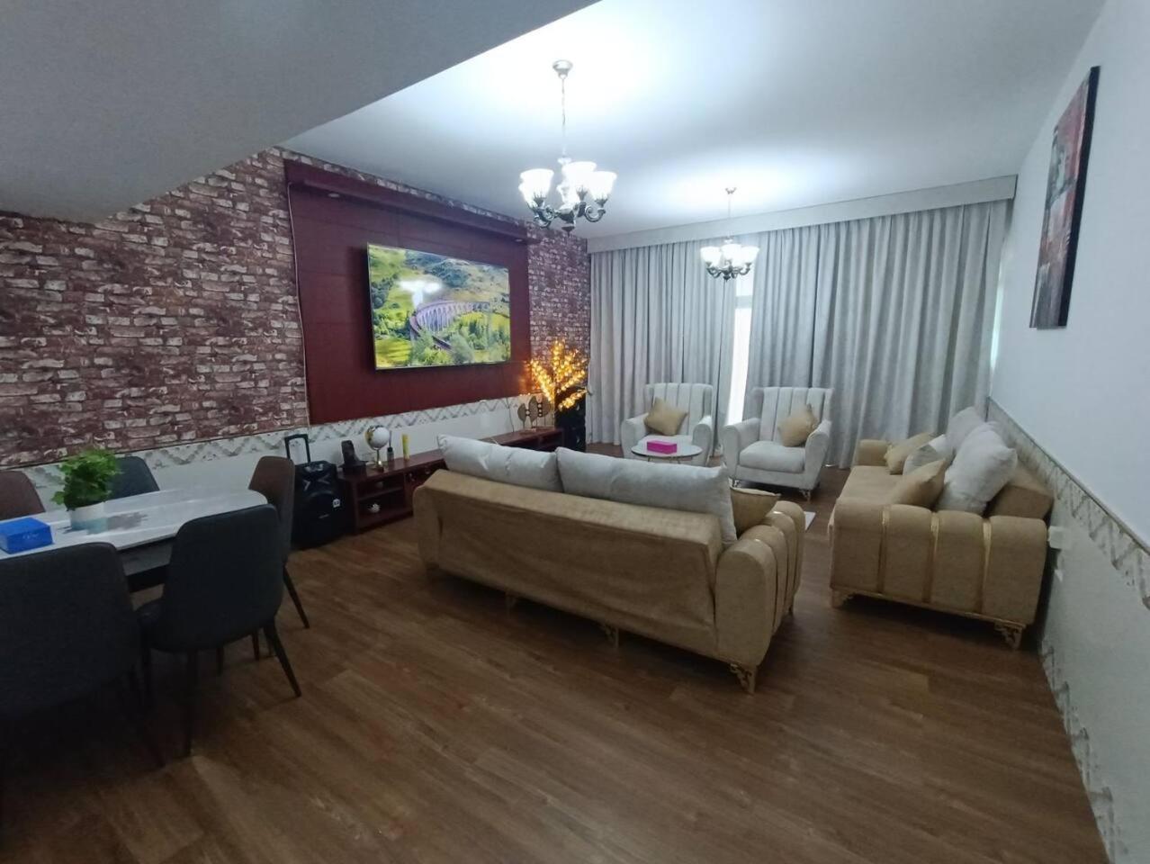 كبيرة وفخمة Large And Luxury Two Bedroom