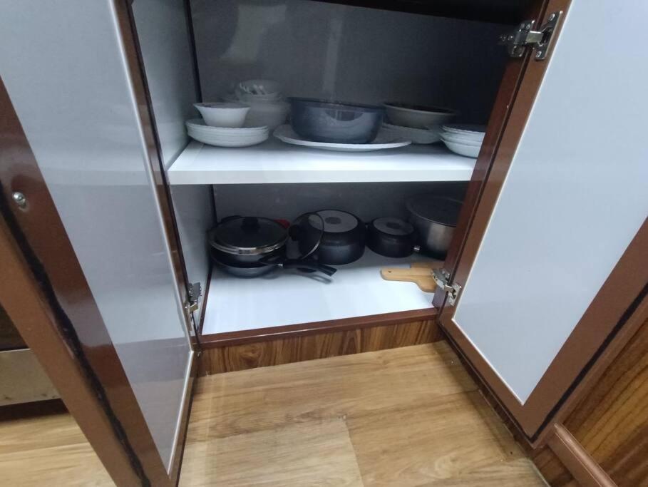 كبيرة وفخمة Large And Luxury Two Bedroom Apartment *